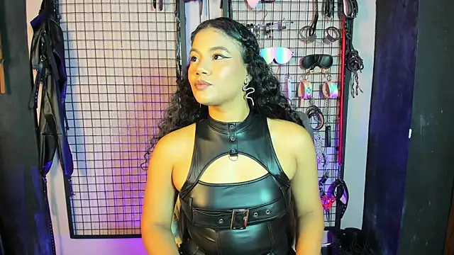 Snapshot of Twisted_Fantasy chatting on February 16, 12:30 am Twisted Fantasy online show from February 16, 12:30 am