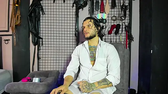 Snapshot of Twisted_Fantasy chatting on March 9, 8:42 pm Twisted Fantasy online show from March 9, 8:42 pm