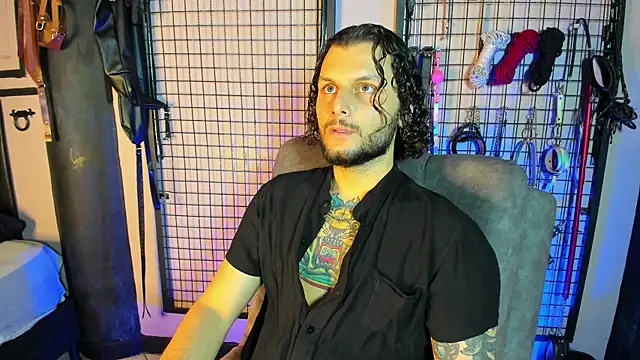 Snapshot of Twisted_Fantasy chatting on March 12, 1:25 am Twisted Fantasy online show from March 12, 1:25 am