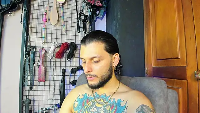 Snapshot of Twisted_Fantasy chatting on March 16, 12:45 am Twisted Fantasy online show from March 16, 12:45 am