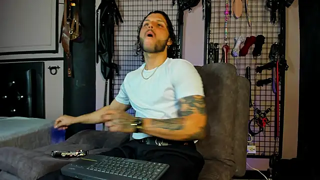 Snapshot of Twisted_Fantasy chatting on March 19, 12:26 am Twisted Fantasy online show from March 19, 12:26 am