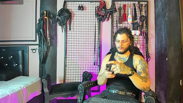 Snapshot of Twisted_Fantasy chatting on September 9, 3:28 am Twisted Fantasy online show from September 9, 3:28 am