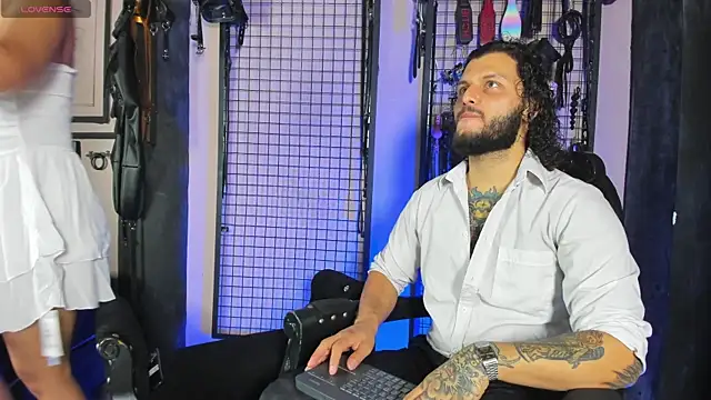 Snapshot of Twisted_Fantasy chatting on September 18, 4:47 am Twisted Fantasy online show from September 18, 4:47 am