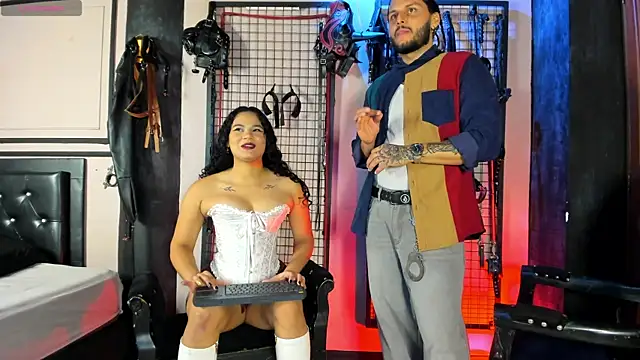 Snapshot of Twisted_Fantasy chatting on October 15, 4:23 am Twisted Fantasy online show from October 15, 4:23 am