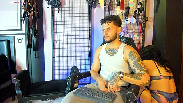 Snapshot of Twisted_Fantasy chatting on November 8, 5:29 am Twisted Fantasy online show from November 8, 5:29 am