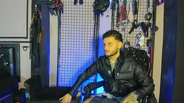 Snapshot of Twisted_Fantasy chatting on November 19, 4:34 am Twisted Fantasy online show from November 19, 4:34 am