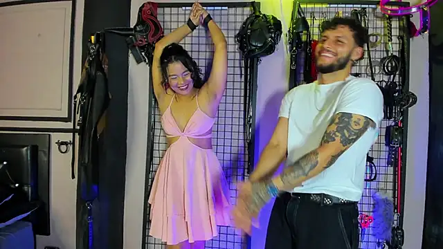 Snapshot of Twisted_Fantasy chatting on December 3, 2:08 am Twisted Fantasy online show from December 3, 2:08 am