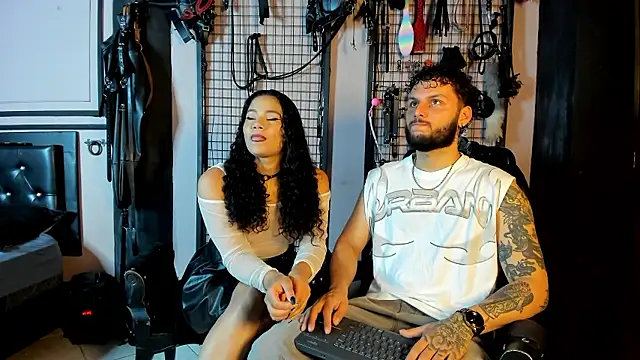 Snapshot of Twisted_Fantasy chatting on January 10, 11:31 pm Twisted Fantasy online show from January 10, 11:31 pm