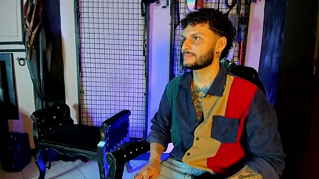 Snapshot of Twisted_Fantasy chatting on February 25, 4:11 am Twisted Fantasy online show from February 25, 4:11 am