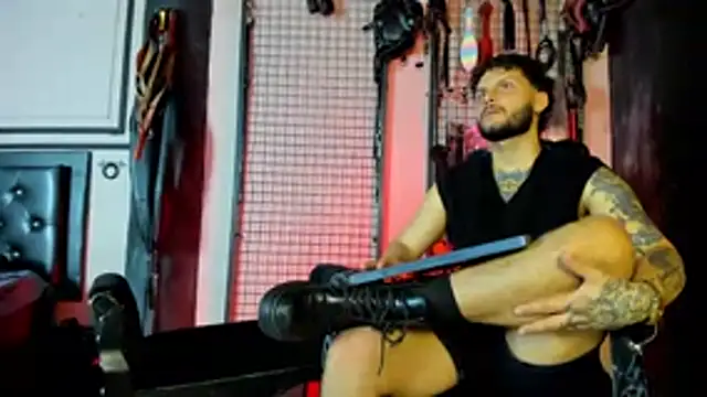 Snapshot of Twisted_Fantasy chatting on March 2, 7:15 am Twisted Fantasy online show from March 2, 7:15 am