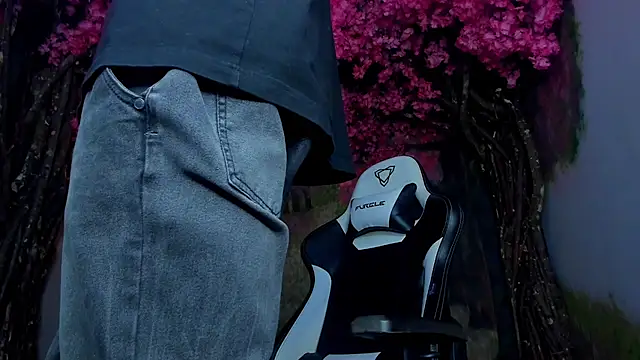 Snapshot of alexgiraldo_ chatting on January 21, 2:26 pm alexgiraldo online show from January 21, 2:26 pm