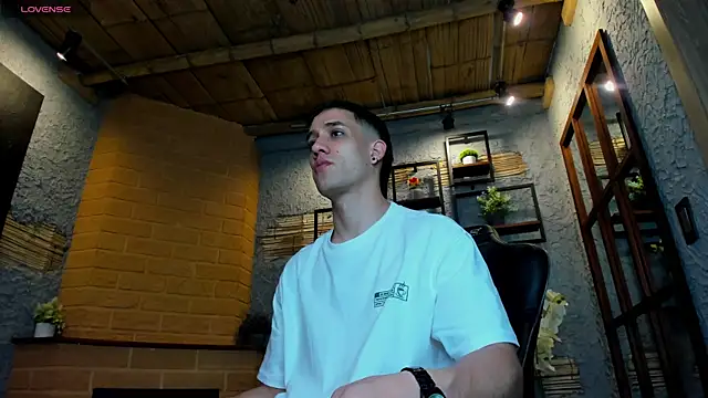 Snapshot of alexgiraldo_ chatting on January 22, 11:12 am alexgiraldo online show from January 22, 11:12 am