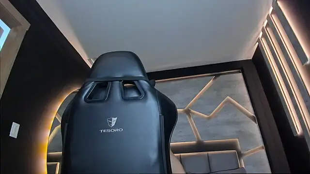 Snapshot of alexgiraldo_ chatting on January 28, 2:21 pm alexgiraldo online show from January 28, 2:21 pm