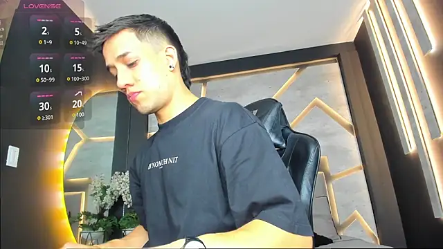 Snapshot of alexgiraldo_ chatting on January 31, 11:13 am alexgiraldo online show from January 31, 11:13 am