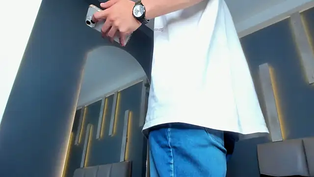 Snapshot of alexgiraldo_ chatting on February 3, 2:34 pm alexgiraldo online show from February 3, 2:34 pm