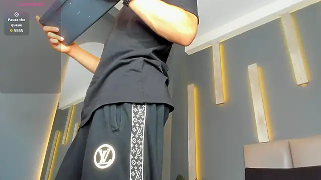 Snapshot of alexgiraldo_ chatting on February 8, 11:12 am alexgiraldo online show from February 8, 11:12 am