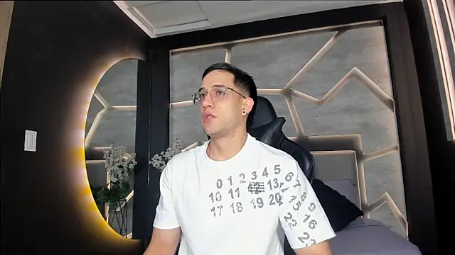 Snapshot of alexgiraldo_ chatting on February 24, 11:21 am alexgiraldo online show from February 24, 11:21 am