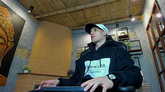 Snapshot of alexgiraldo_ chatting on March 5, 11:28 am alexgiraldo online show from March 5, 11:28 am