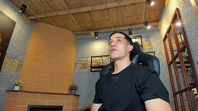 Snapshot of alexgiraldo_ chatting on March 5, 3:18 pm alexgiraldo online show from March 5, 3:18 pm