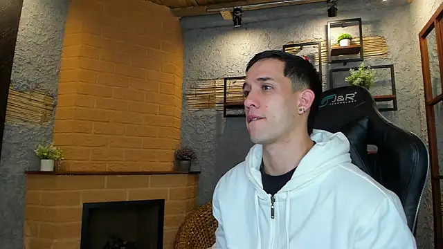 Snapshot of alexgiraldo_ chatting on March 9, 11:14 am alexgiraldo online show from March 9, 11:14 am