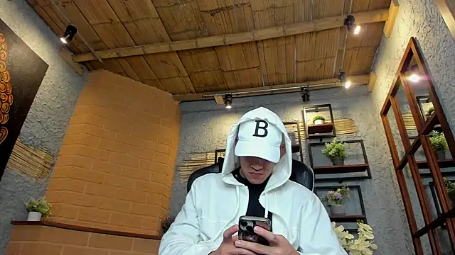 Snapshot of alexgiraldo_ chatting on March 9, 2:43 pm alexgiraldo online show from March 9, 2:43 pm