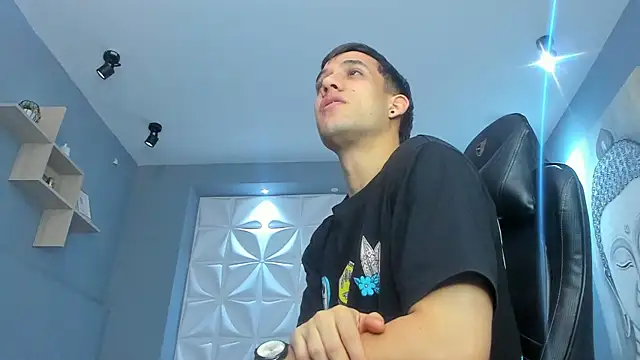 Snapshot of alexgiraldo_ chatting on March 11, 3:02 pm alexgiraldo online show from March 11, 3:02 pm