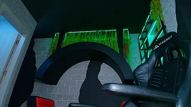 Snapshot of alexgiraldo_ chatting on March 22, 5:52 pm alexgiraldo online show from March 22, 5:52 pm