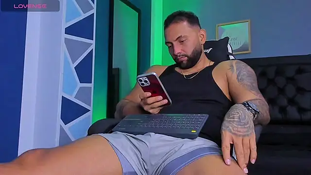 alex oficial online show from February 28, 4:46 am