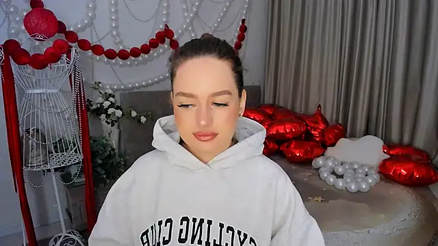 MiracleCurly online show from March 5, 6:04 pm