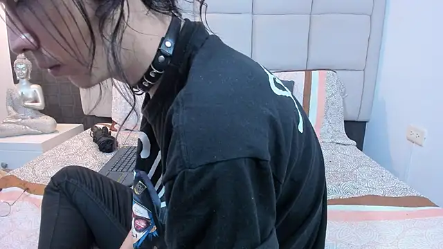 Hecatee 77 online show from February 5, 7:42 pm