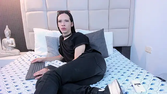 Hecatee 77 online show from March 4, 8:05 pm