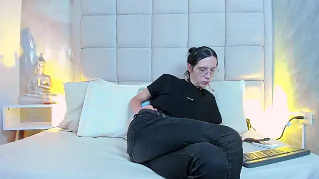 Hecatee 77 online show from October 25, 8:03 pm