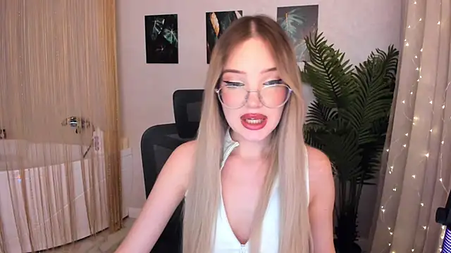 FloweryLove 1 online show from February 12, 11:40 am