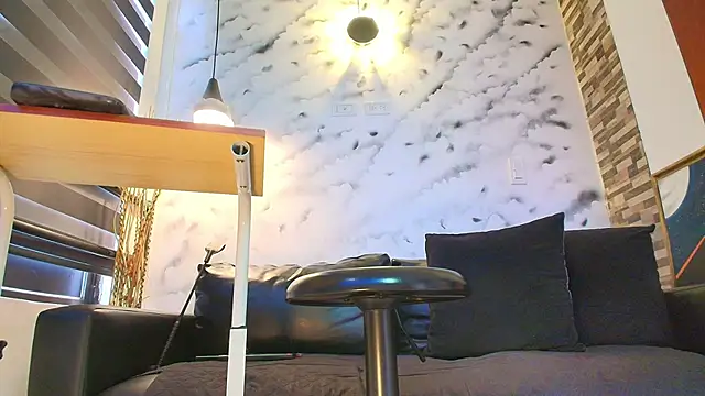 Sophie LittleS online show from December 17, 1:06 pm