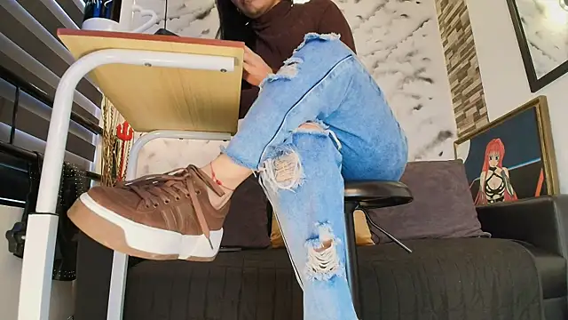 Sophie LittleS online show from February 25, 12:15 pm