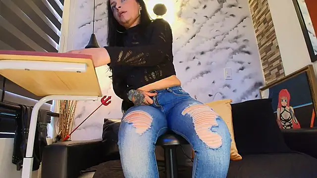 Sophie LittleS online show from March 4, 12:11 pm