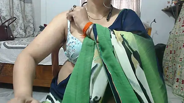 Snapshot of sexy_jaaan chatting on July 8, 6:18 am sexy jaaan online show from July 8, 6:18 am