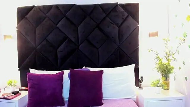 letiziia sky1 online show from March 31, 8:20 pm