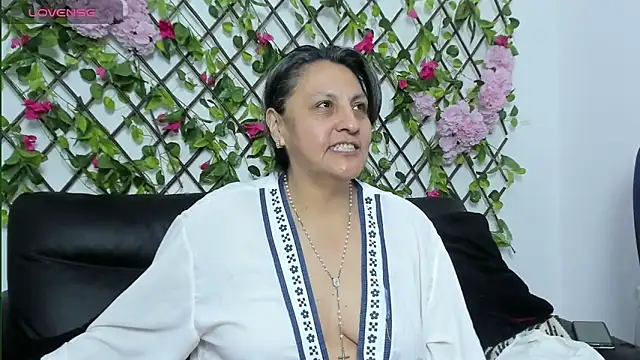 merlyna goldens online show from October 20, 11:38 pm