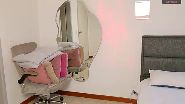 Mar 333 online show from March 7, 11:05 pm