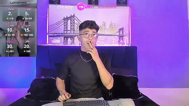 Snapshot of Andrew_thevil chatting on December 6, 8:07 pm Andrew thevil online show from December 6, 8:07 pm