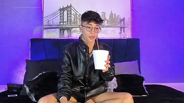 Snapshot of Andrew_thevil chatting on December 11, 2:33 pm Andrew thevil online show from December 11, 2:33 pm