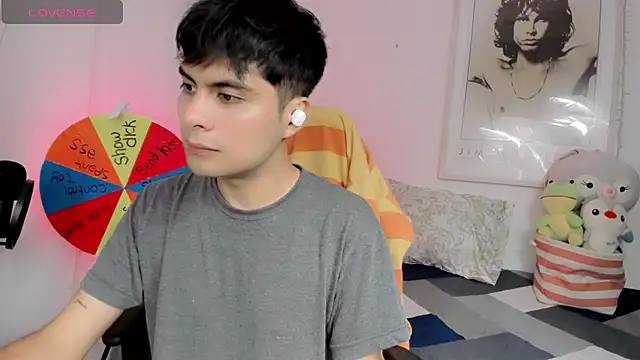 lucas cute online show from January 3, 12:33 am