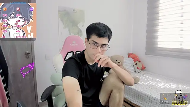 Snapshot of lucas_cute chatting on May 21, 6:37 pm lucas cute online show from May 21, 6:37 pm