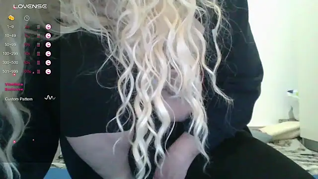 Impression222 online show from February 21, 4:26 pm