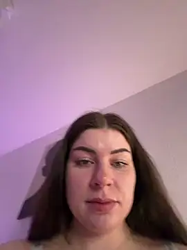 Snapshot of EllyNora chatting on April 14, 8:15 pm EllyNora online show from April 14, 8:15 pm
