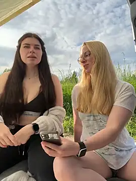 Snapshot of EllyNora chatting on May 21, 4:14 pm EllyNora online show from May 21, 4:14 pm