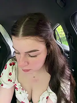 Snapshot of EllyNora chatting on June 6, 2:00 pm EllyNora online show from June 6, 2:00 pm