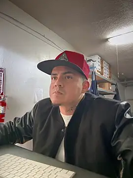 PeterGrandee online show from December 4, 5:55 pm