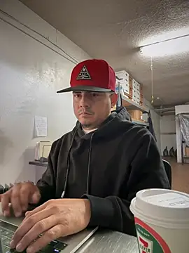 Snapshot of PeterGrandee chatting on December 18, 4:39 pm PeterGrandee online show from December 18, 4:39 pm